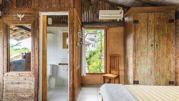 Villa | Blackout drapes, iron/ironing board, free WiFi