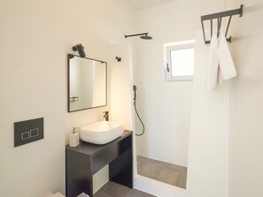 Shower, hair dryer, towels - Villa Paradiso 1 with private pool (Heraklion)