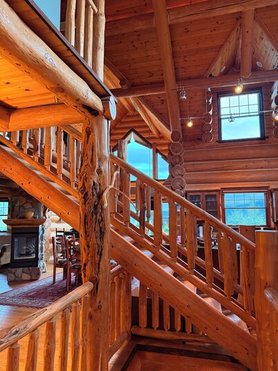 Log home retreat in Newman Lake
