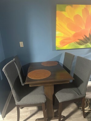 Dining - The Cozy Green Cottage  (Snow Hill)