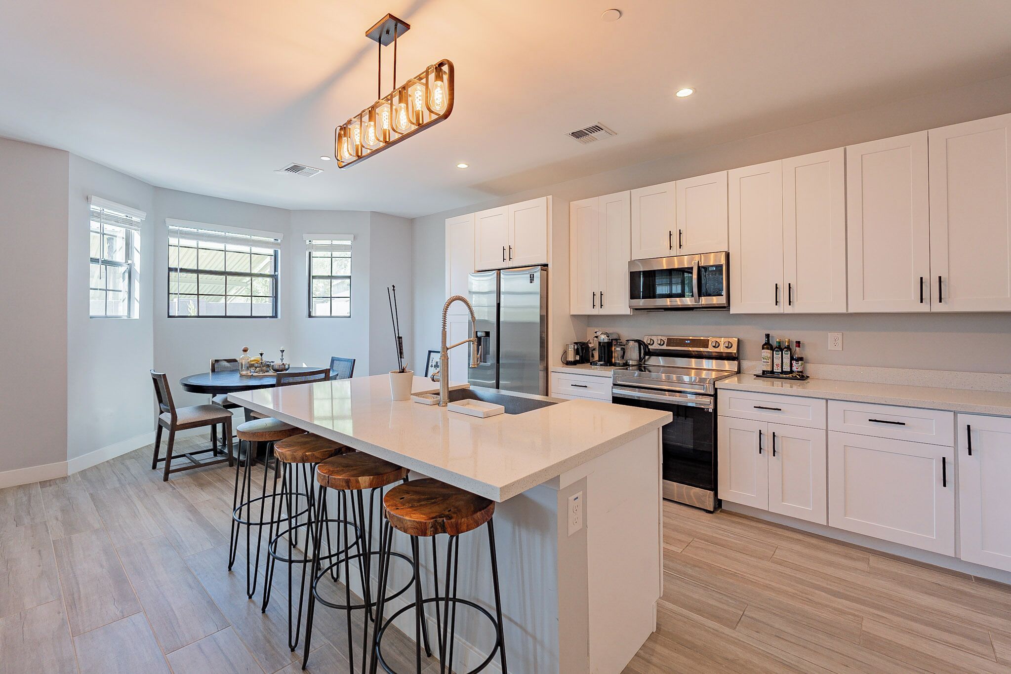 Mikrowelle, Ofen, Geschirrspüler