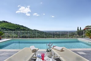 Pool - Villa Maona with Pool (Montecatini Terme)