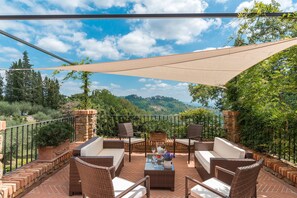 Terrace/patio - Villa Le Panteraie with Pool and Panoramic Views (Montecatini Terme)