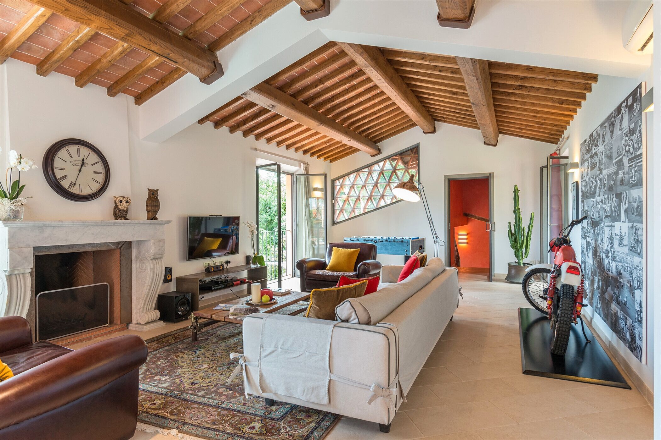 Télévision, cheminée, jeux vidéo, table de tennis de table