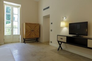 Habitación Deluxe con 1 cama doble o 2 individuales | Minibar, caja fuerte, cunas gratuitas y wifi gratis