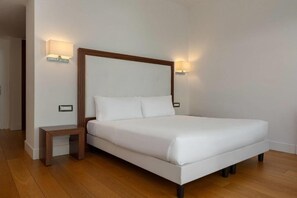 خزنة داخل الغرفة وواي فاي مجانًا