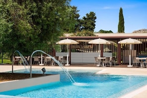 Piscine extérieure (ouverte en saison)