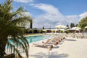 Piscine extérieure (ouverte en saison)