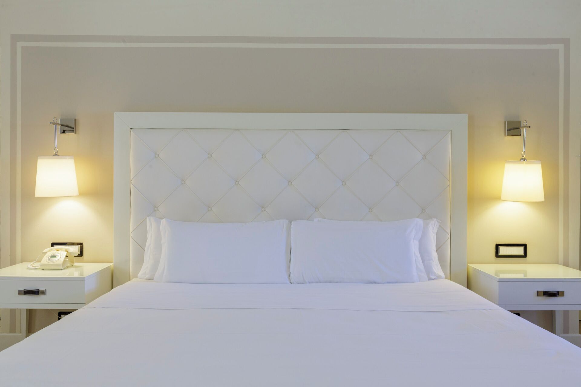 Habitació doble o amb dos llits individuals Deluxe | Minibar, caixa forta a l'habitació, bressols gratuïts i wifi gratuïta 