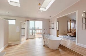 Hair dryer, towels, soap, toilet paper - Waterfront Escape with Pool Nature Lover Paradise (Stevensville)