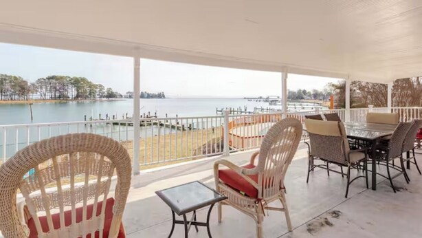 Outdoor dining - Waterfront Escape with Pool Nature Lover Paradise (Stevensville)