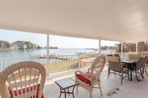 Waterfront Escape with Pool Nature Lover Paradise