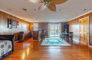 Dining - Waterfront Escape with Pool Nature Lover Paradise (Stevensville)