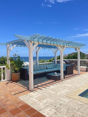 Terrace/patio - Villa Spinoza: Lux Pool, Garden, Retreat & Beach (Guana Bay Beach, Philipsburg)
