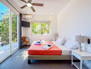 4 bedrooms, desk, iron/ironing board, WiFi - Villa Spinoza: Lux Pool, Garden, Retreat & Beach (Guana Bay Beach, Philipsburg)