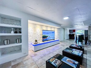 Interior - Villa Spinoza: Lux Pool, Garden, Retreat & Beach (Guana Bay Beach, Philipsburg)