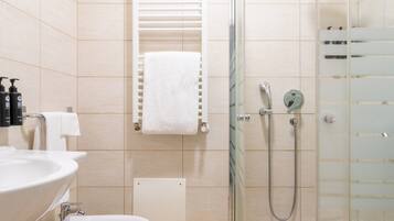 Camera con letto matrimoniale o 2 letti singoli | Bagno