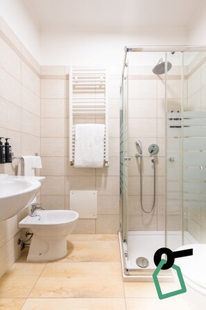 Dobbelt- eller tomannsrom | Bad