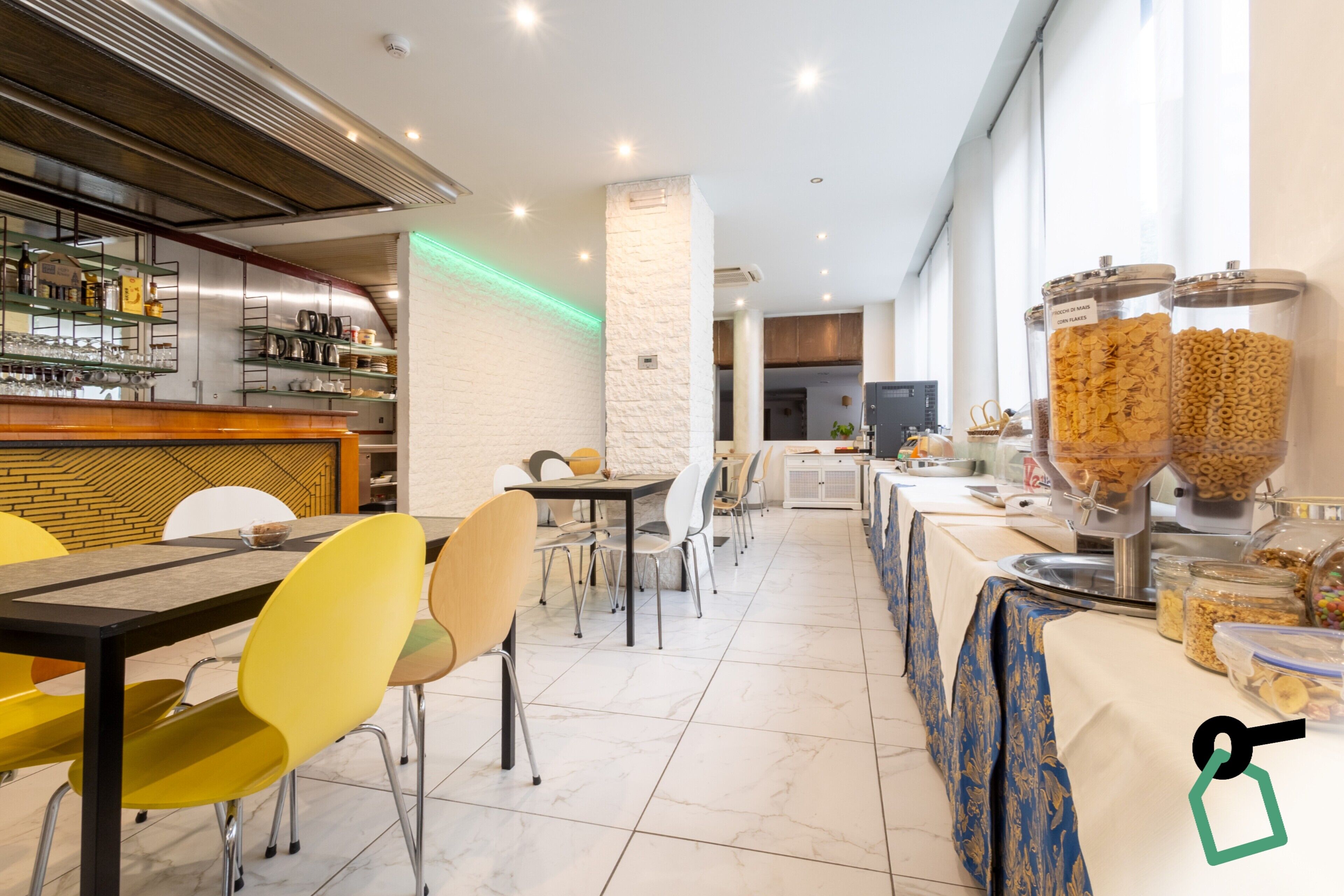 Petit déjeuner buffet (12 EUR par personne)