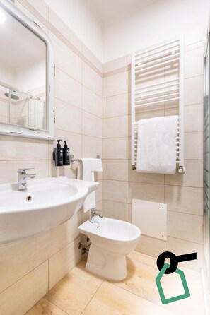 Double or Twin Room | Bathroom