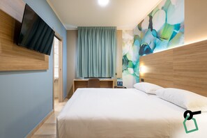 Kamer, 1 twee- of 2 eenpersoonsbedden | Een minibar, een kluis op de kamer, gratis babybedden, gratis wifi