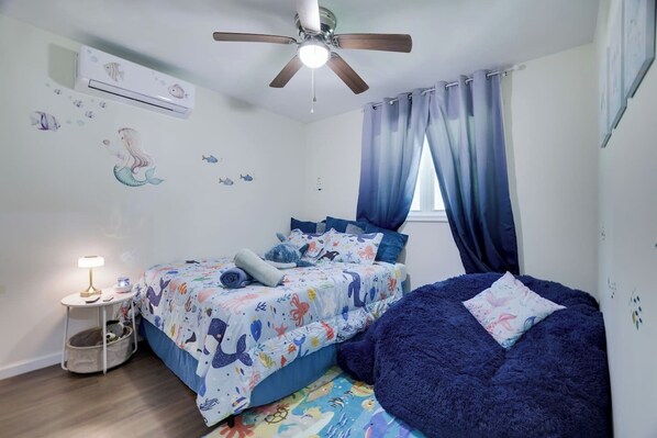 4 bedrooms, desk, travel cot, free WiFi