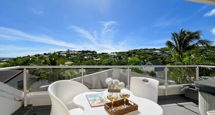 Mango Loft with hot tub and view of Orient Bay!