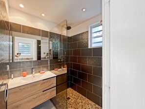 Bathroom - Mango Orange duplex with pool in Orient Bay! (Orient bay)