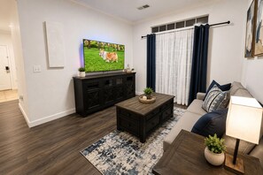 Living area - Magic Stay Near Orlando Theme Parks (Davenport)