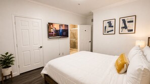 Tabla de planchar con plancha, wifi y ropa de cama 