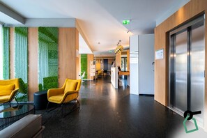 Àrea amb seients del vestíbul