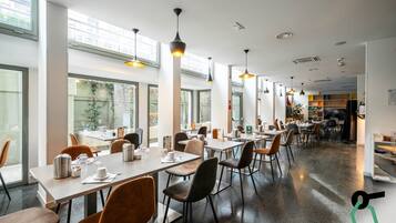 Colazione a buffet, servita tutte le mattine (17 EUR a persona)