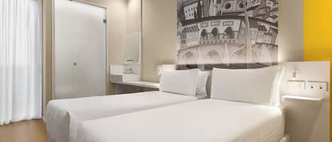 Double Room | In-room safe, free WiFi, bed sheets