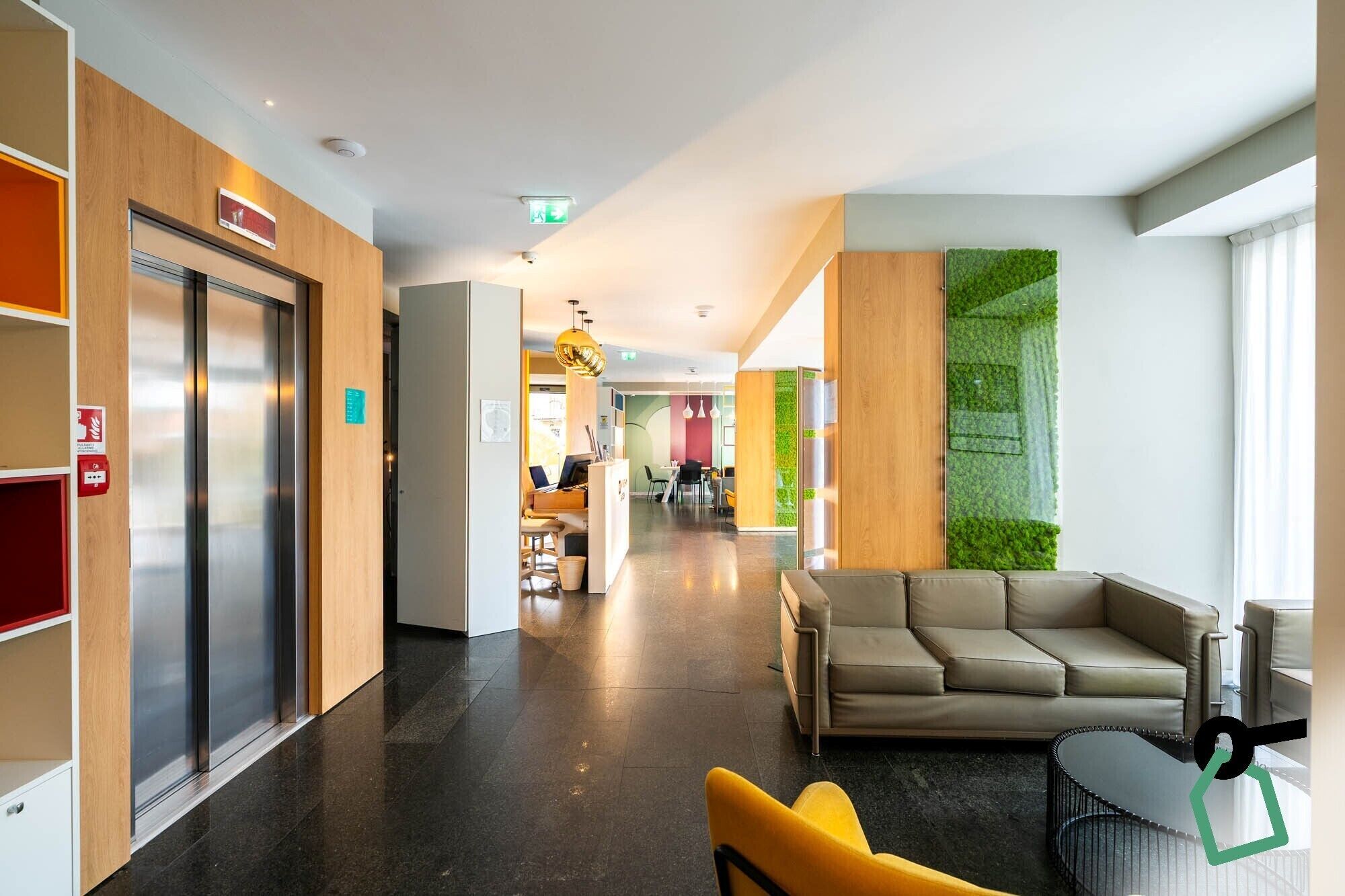 Coin salon dans le hall