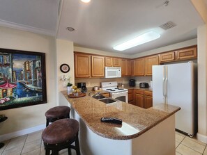 ثلاجة، ميكروويف، فرن، غسالة أطباق