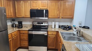 ثلاجة، ميكروويف، فرن، غسالة أطباق