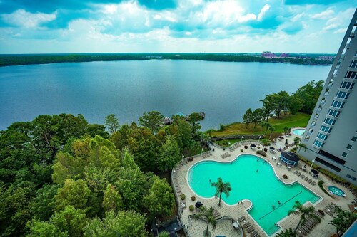 Orlando Blue Heron Condo Apt one Mile From Disney 12th floor
