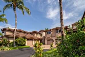 A residential area with two-story houses, palm trees, and well-maintained lawns. - Waikoloa Colony Villas 1702 (Waikoloa Village)