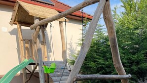 Children's area - Modern family home near Debrecen Airport &City Center, with own bathroom&kitchen (Debrecen)