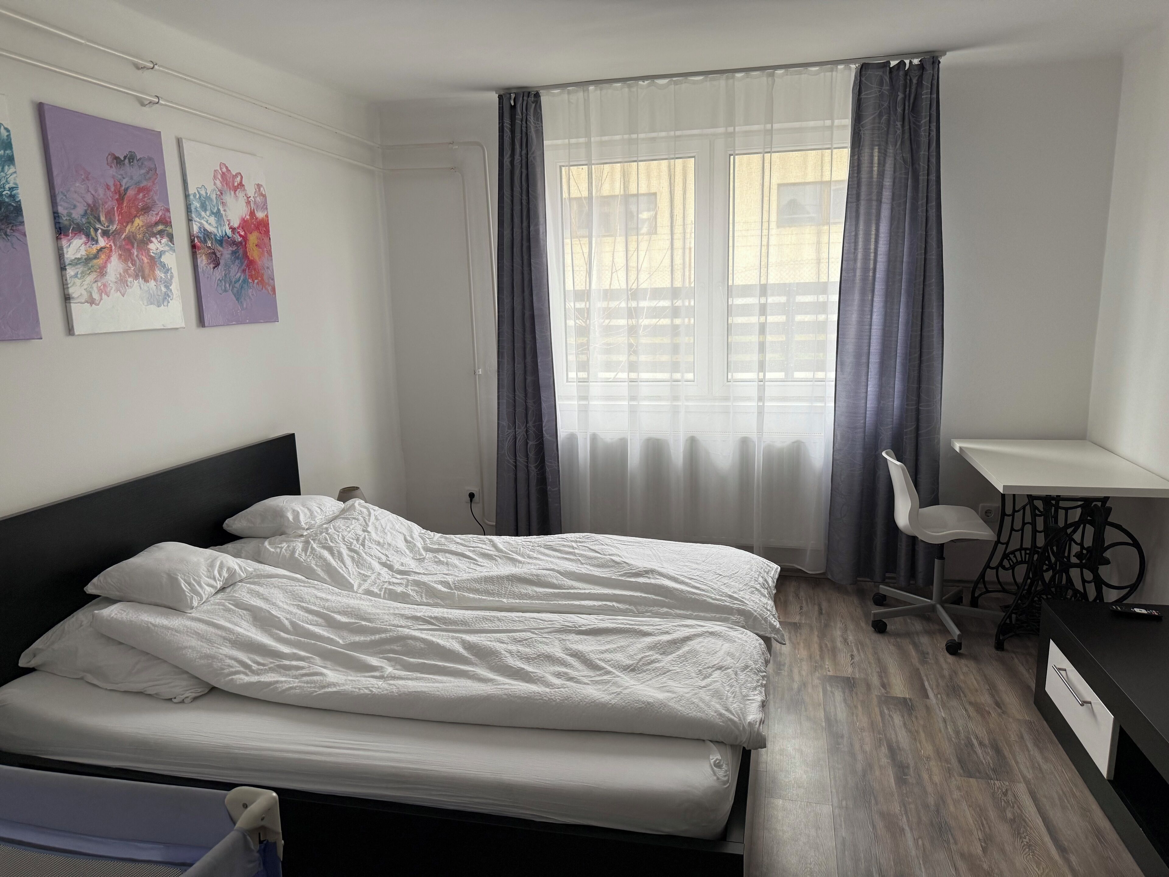 2 habitaciones, tabla de planchar con plancha, wifi y ropa de cama 