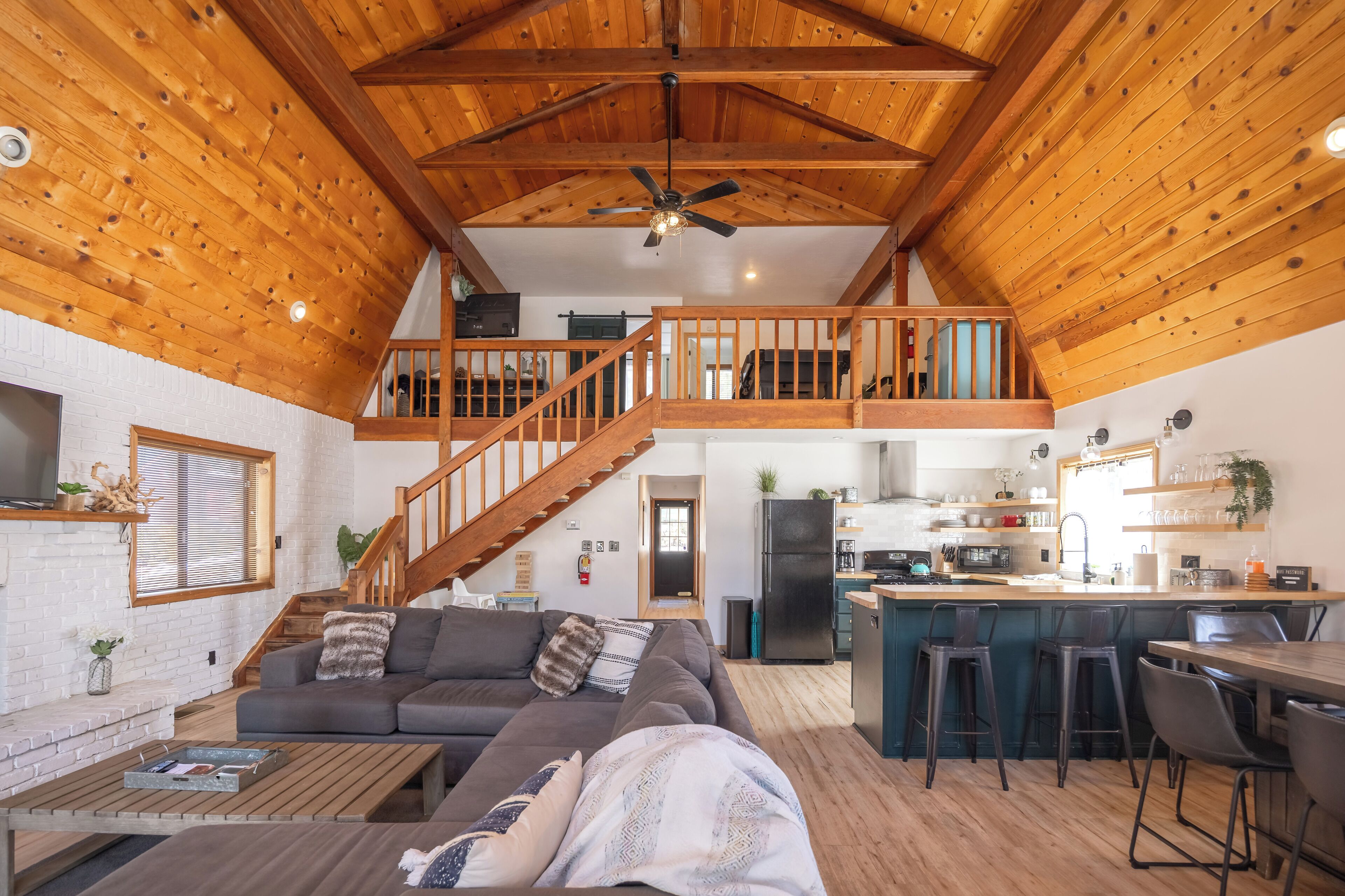 Televisie en een open haard