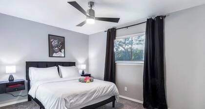 Arlington | 3 Min Walk to ATT | 1BR | Free Parking