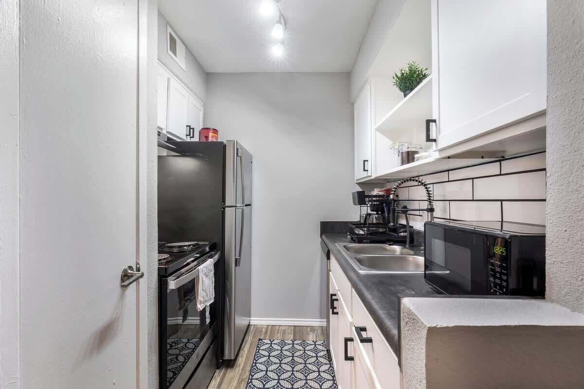 Fridge, oven, stovetop, dishwasher