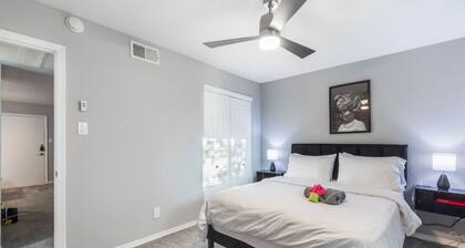 Arlington | 3 Min Walk to ATT | 1BR | Free Parking