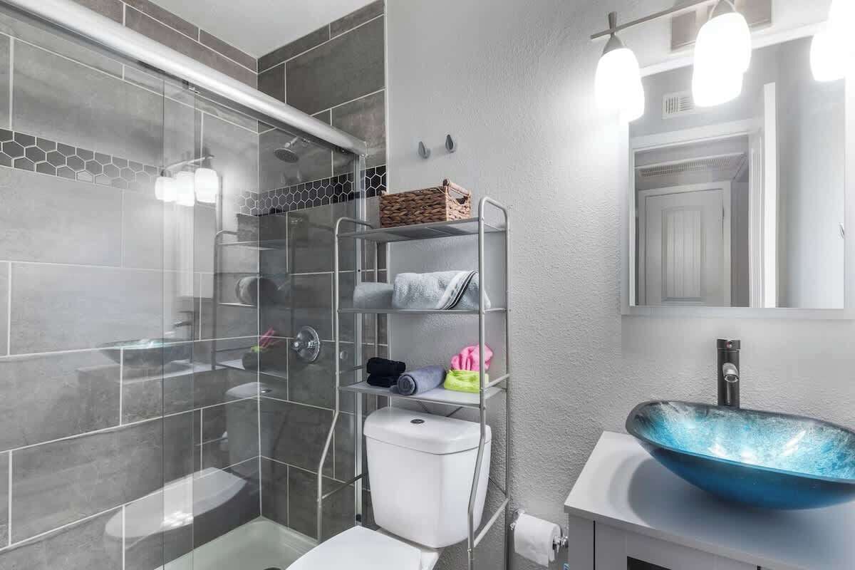 Shower, hair dryer, shampoo