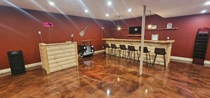 Interior - Majestic 6-bedroom house with indoor pool and sauna. (Benton Harbor)