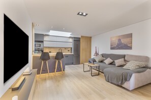 TV - House with Private Terrace Near the Sea and Wi-Fi in Gran Canaria (Telde)