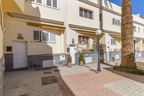 Exterior - House with Private Terrace Near the Sea and Wi-Fi in Gran Canaria (Telde)