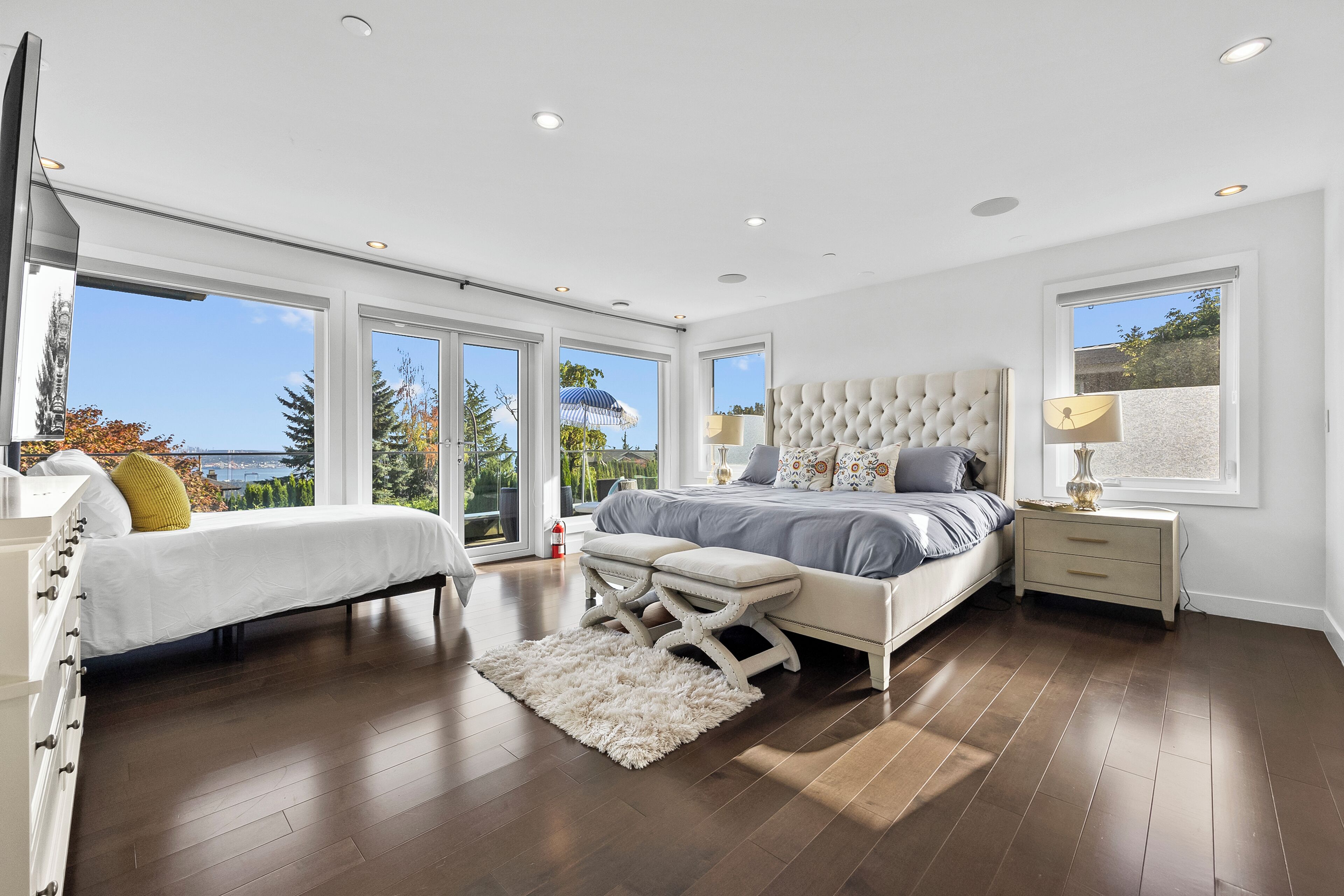 9 bedrooms, iron/ironing board, Internet, bed sheets