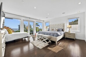 9 bedrooms, iron/ironing board, Internet, bed sheets - Luxury Home Ocean Views, Pool & Theater (West Vancouver)